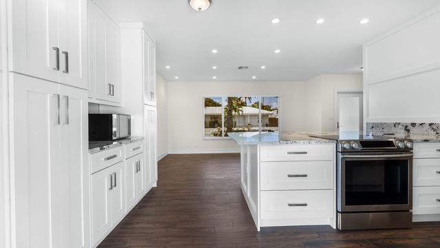1041 SW 4th Street, Boca Raton, FL 33486