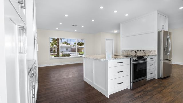 1041 SW 4th Street, Boca Raton, FL 33486