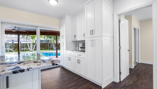 1041 SW 4th Street, Boca Raton, FL 33486