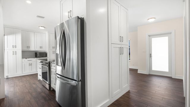 1041 SW 4th Street, Boca Raton, FL 33486