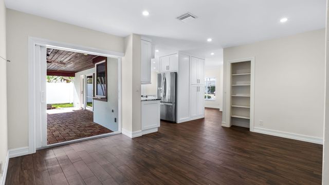 1041 SW 4th Street, Boca Raton, FL 33486