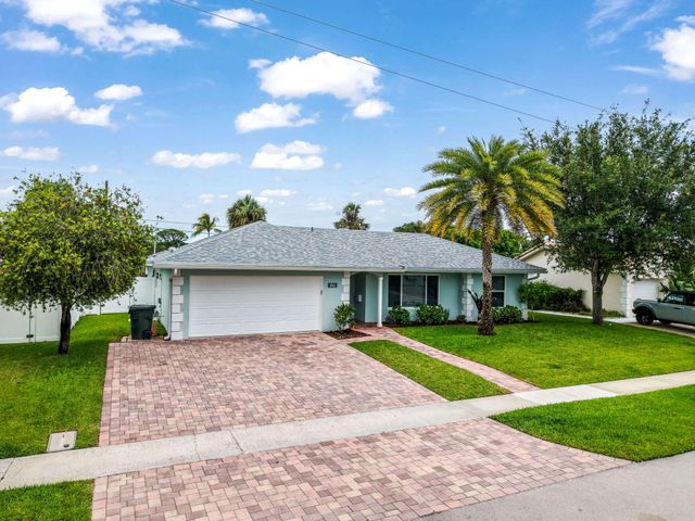 1041 SW 4th Street, Boca Raton, FL 33486