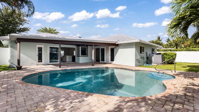 1041 SW 4th Street, Boca Raton, FL 33486
