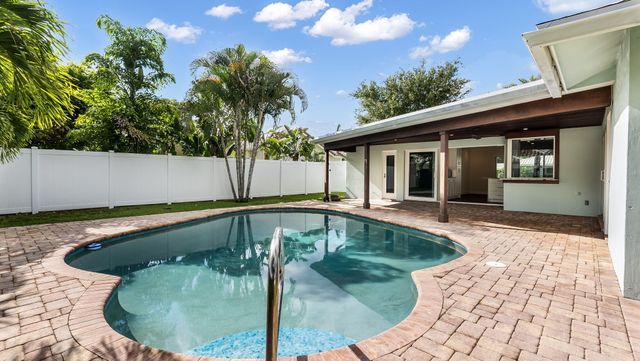 1041 SW 4th Street, Boca Raton, FL 33486