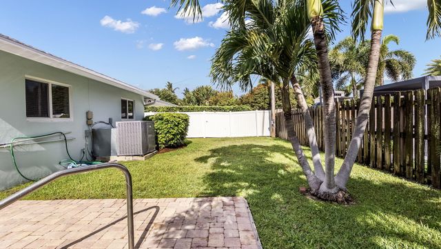 1041 SW 4th Street, Boca Raton, FL 33486