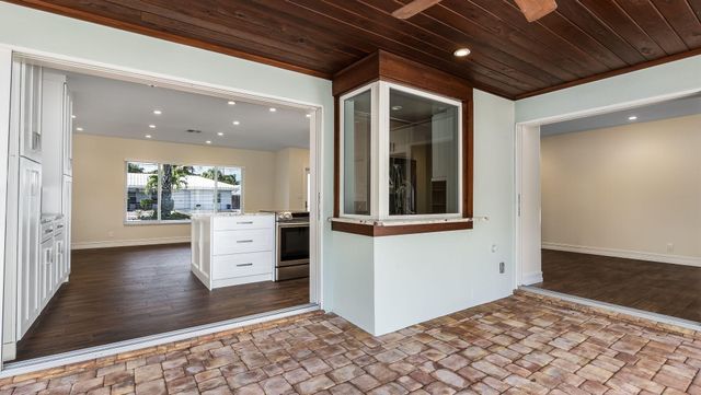 1041 SW 4th Street, Boca Raton, FL 33486