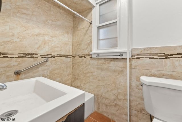21 Olive St, Paterson City, NJ 07501