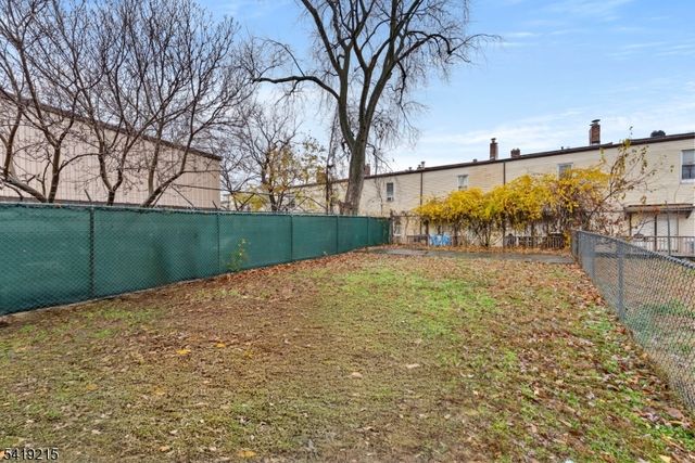 21 Olive St, Paterson City, NJ 07501