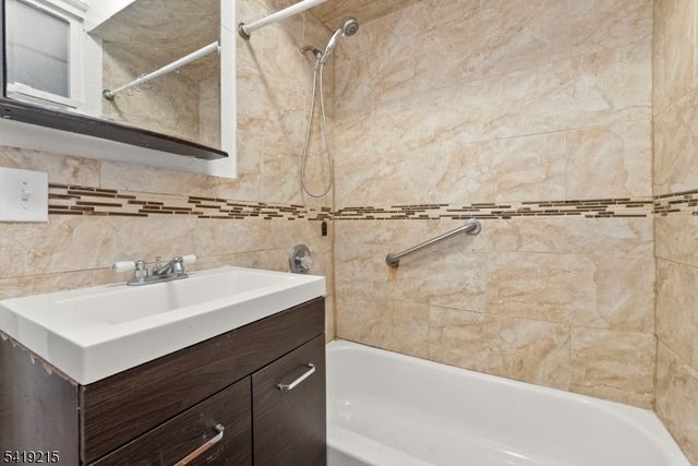 21 Olive St, Paterson City, NJ 07501