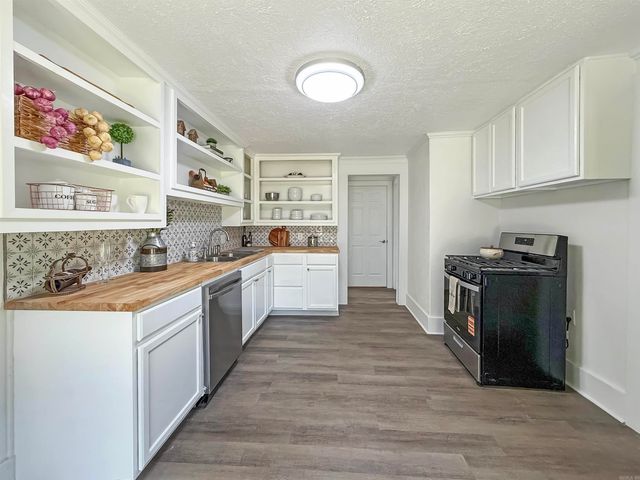 1800 SEVENTH Street, Hot Springs, AR 71913