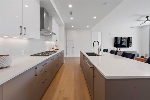 2425 Peachtree Road NE 511, Atlanta, GA 30305