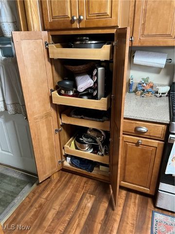 172 lake shore Drive 172, Struthers, OH 44471