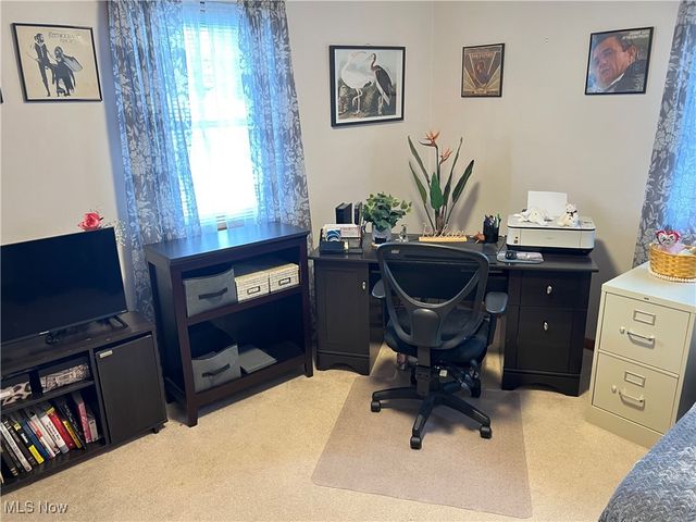 172 lake shore Drive 172, Struthers, OH 44471