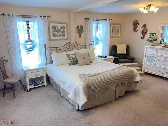 172 lake shore Drive 172, Struthers, OH 44471