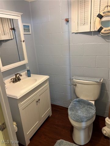 172 lake shore Drive 172, Struthers, OH 44471