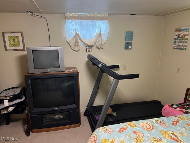 172 lake shore Drive 172, Struthers, OH 44471