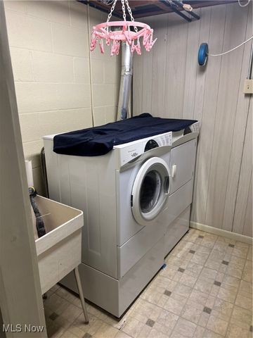 172 lake shore Drive 172, Struthers, OH 44471