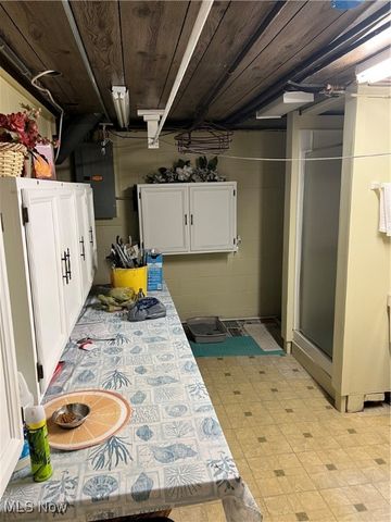 172 lake shore Drive 172, Struthers, OH 44471