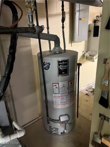 172 lake shore Drive 172, Struthers, OH 44471