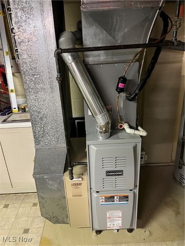 172 lake shore Drive 172, Struthers, OH 44471