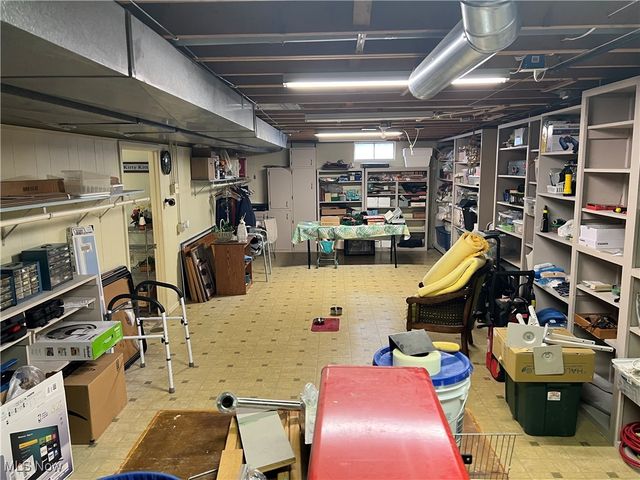 172 lake shore Drive 172, Struthers, OH 44471