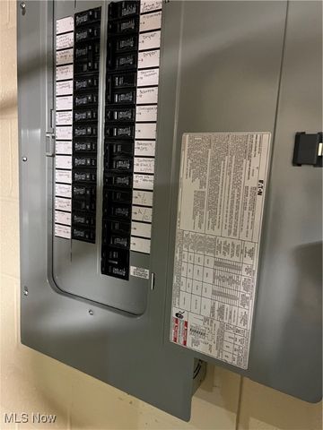 172 lake shore Drive 172, Struthers, OH 44471