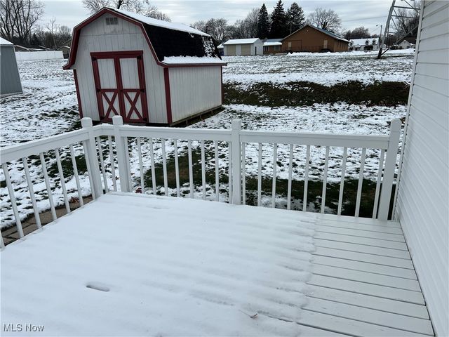 172 lake shore Drive 172, Struthers, OH 44471