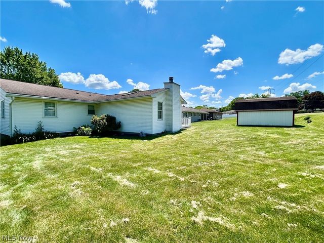 172 Lake Shore Drive, Struthers, OH 44471