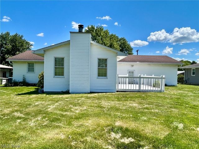 172 Lake Shore Drive, Struthers, OH 44471
