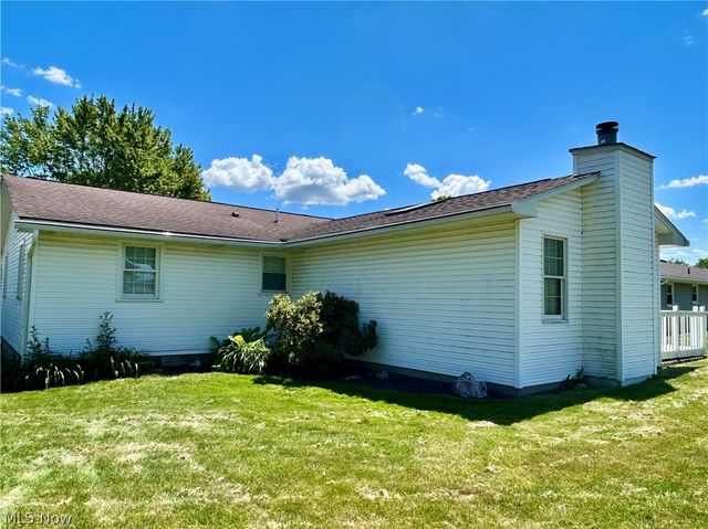 172 Lake Shore Drive, Struthers, OH 44471