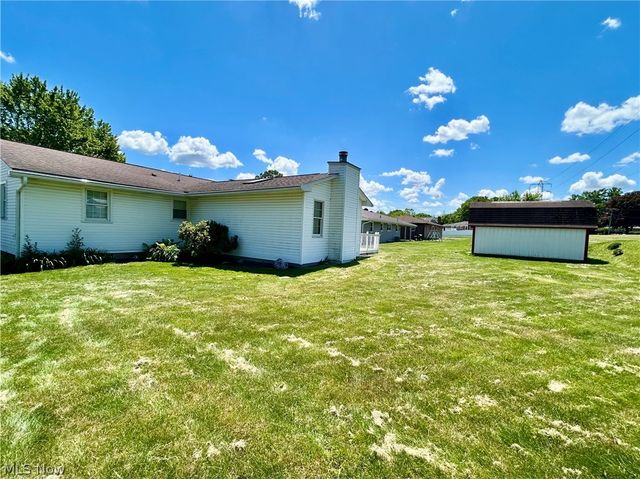 172 Lake Shore Drive, Struthers, OH 44471