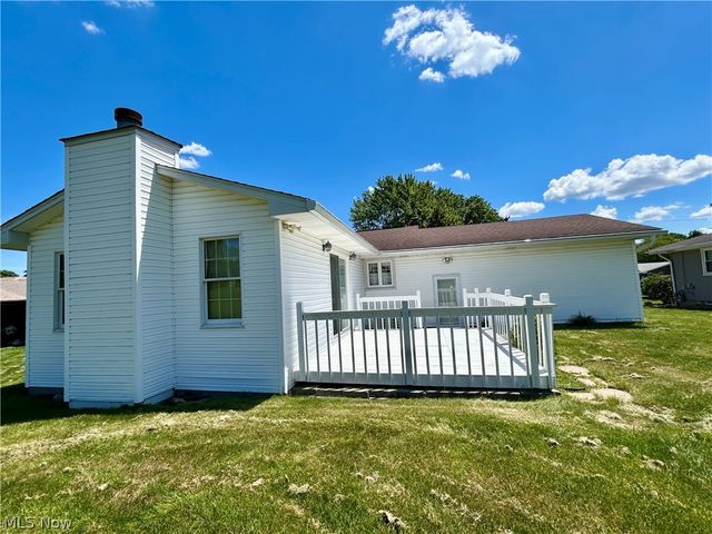 172 Lake Shore Drive, Struthers, OH 44471