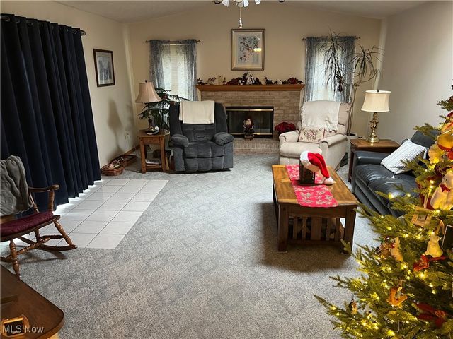 172 lake shore Drive 172, Struthers, OH 44471