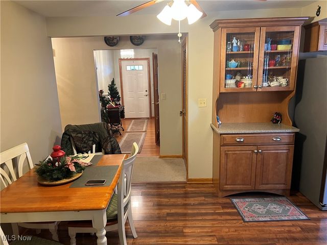 172 lake shore Drive 172, Struthers, OH 44471