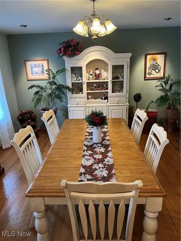 172 lake shore Drive 172, Struthers, OH 44471