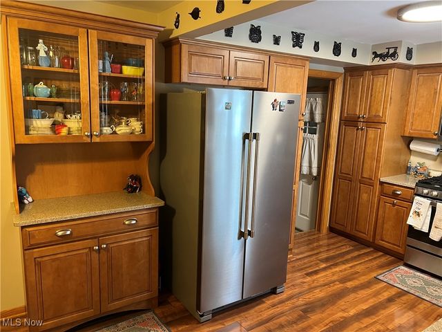 172 lake shore Drive 172, Struthers, OH 44471