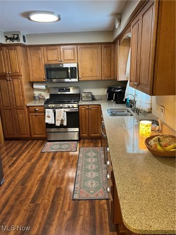 172 lake shore Drive 172, Struthers, OH 44471