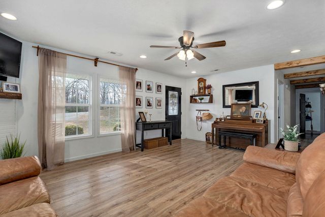 79 Crystal Lane, Galena, MO 65656