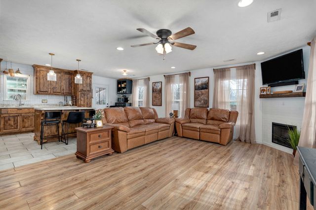 79 Crystal Lane, Galena, MO 65656