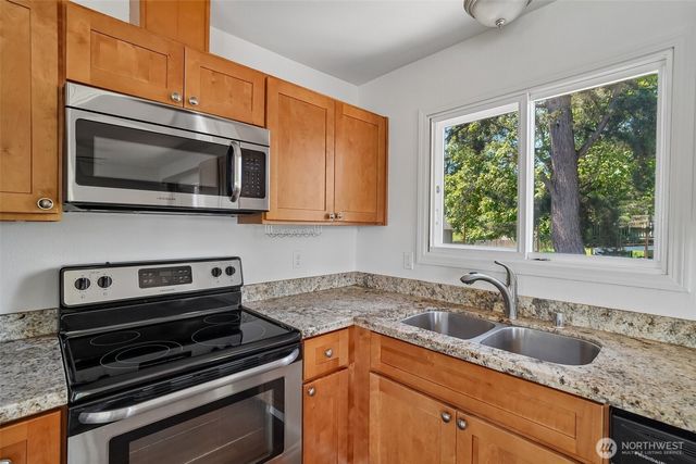 26307 20th Avenue S, Des Moines, WA 98198