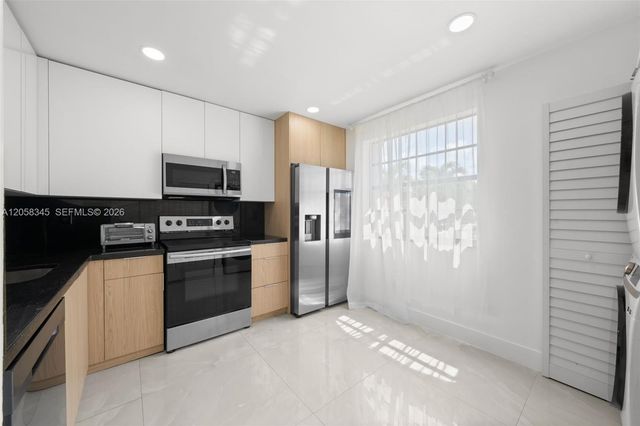 3571 Magellan Circle 3434, Aventura, FL 33180