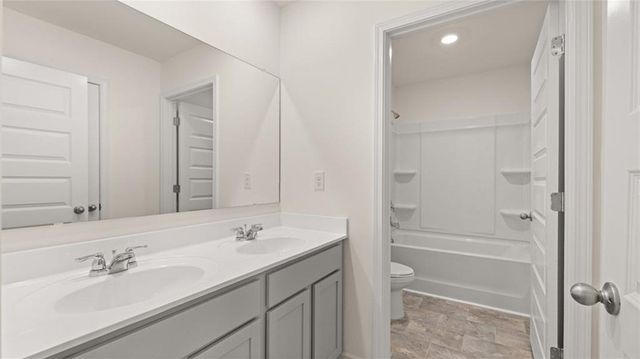 211 Sandy Oak Drive, Loganville, GA 30052