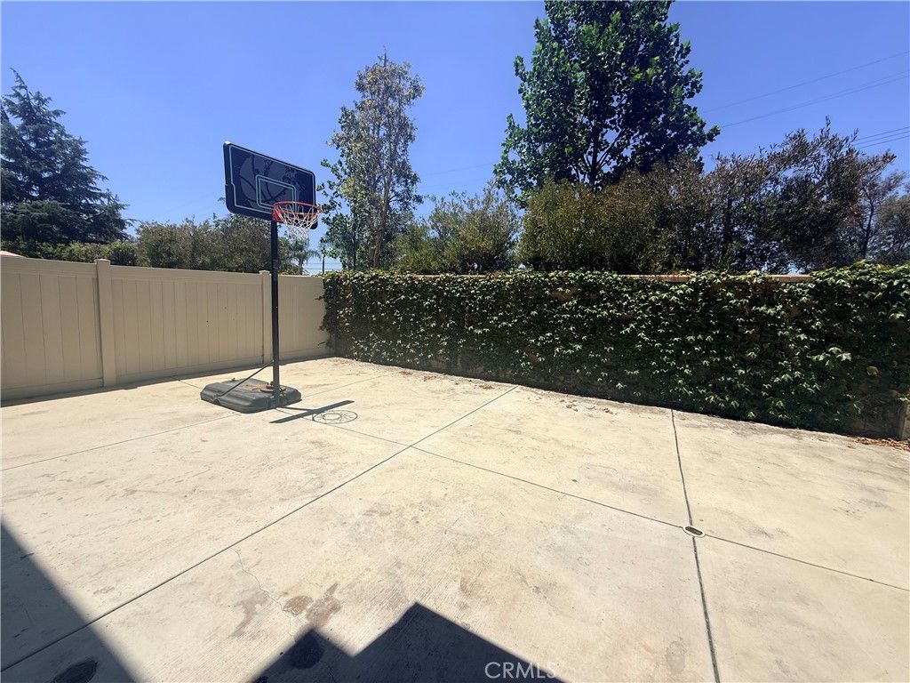 Image 10 of property listing at 2311 S Via Promenade 73, Ontario, CA 91762