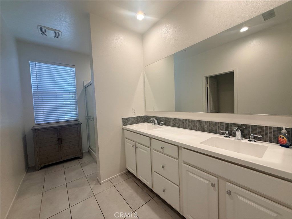 Image 13 of property listing at 2311 S Via Promenade 73, Ontario, CA 91762