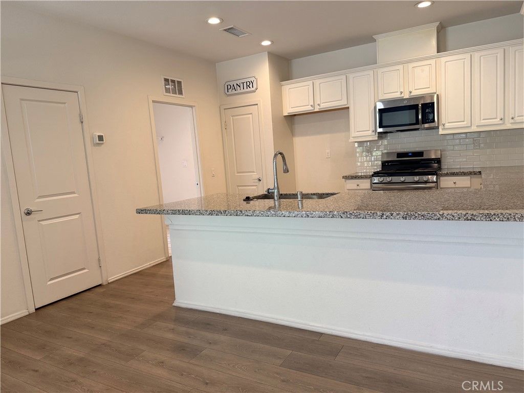 Image 5 of property listing at 2311 S Via Promenade 73, Ontario, CA 91762