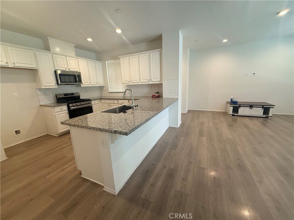 Image 6 of property listing at 2311 S Via Promenade 73, Ontario, CA 91762