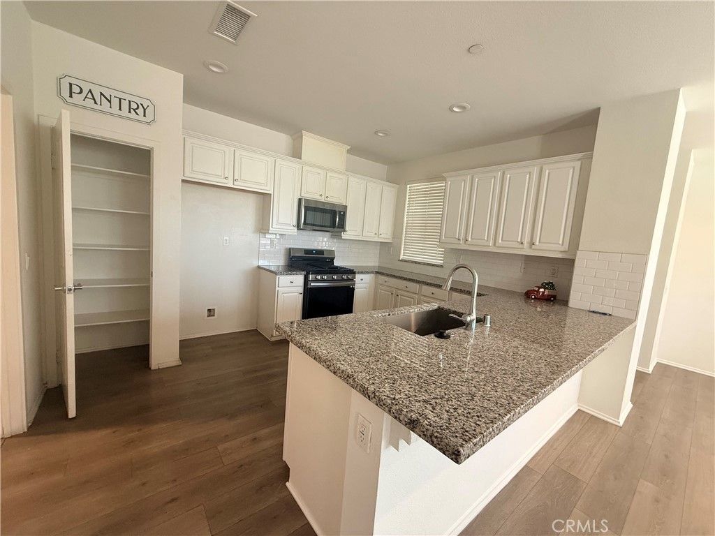 Image 7 of property listing at 2311 S Via Promenade 73, Ontario, CA 91762