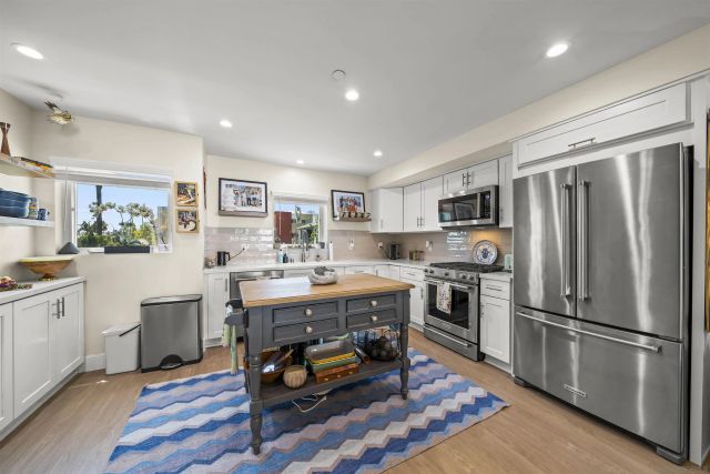 1952 Hornblend 6, San Diego, CA 92109