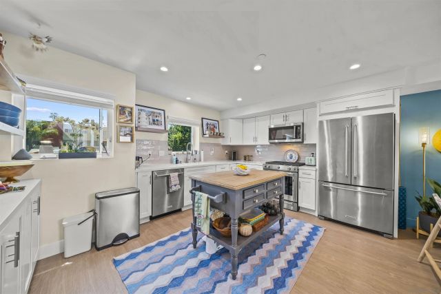 1952 Hornblend 6, San Diego, CA 92109