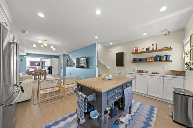 1952 Hornblend 6, San Diego, CA 92109